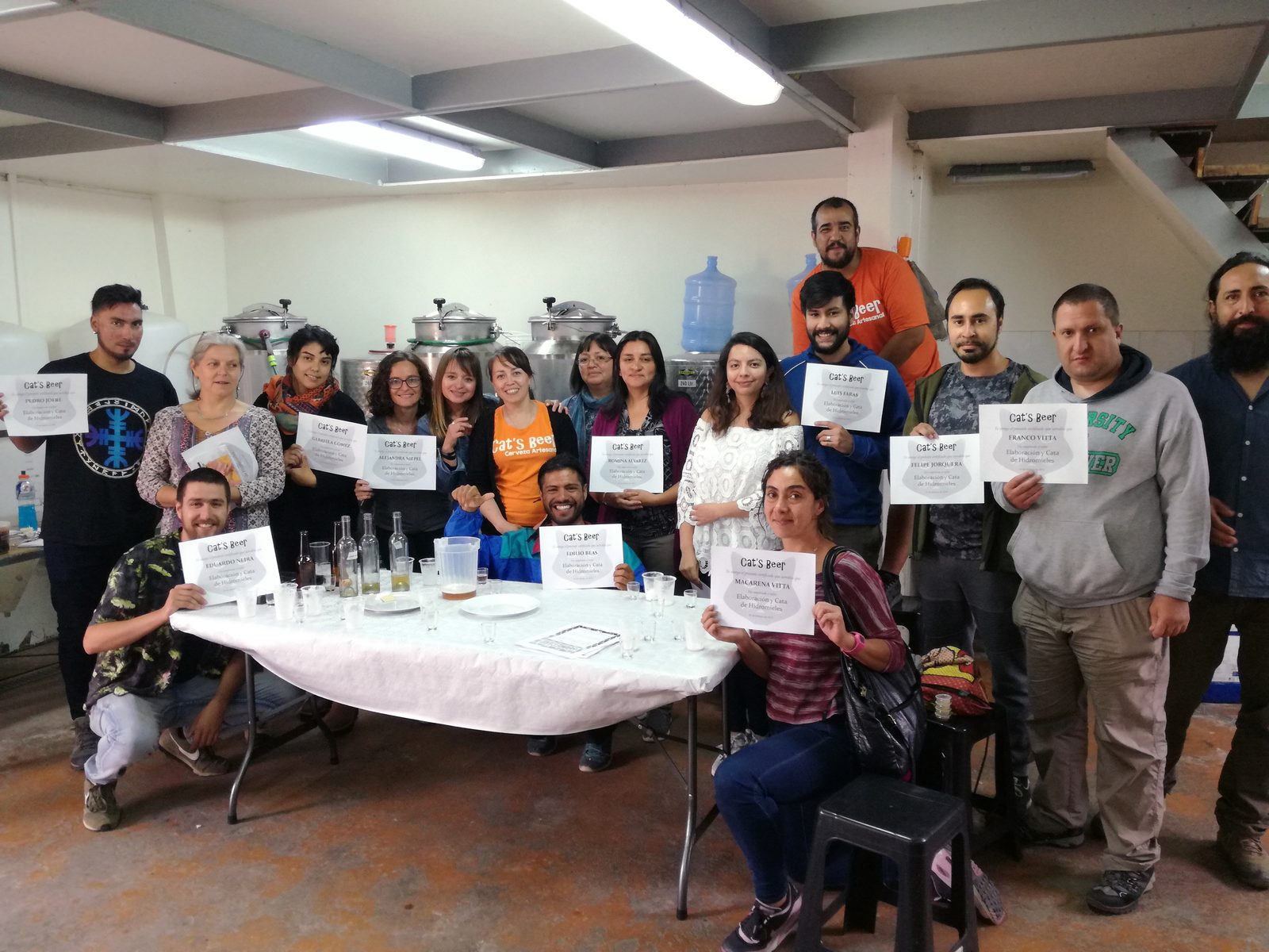 Grupo con sus diplomas